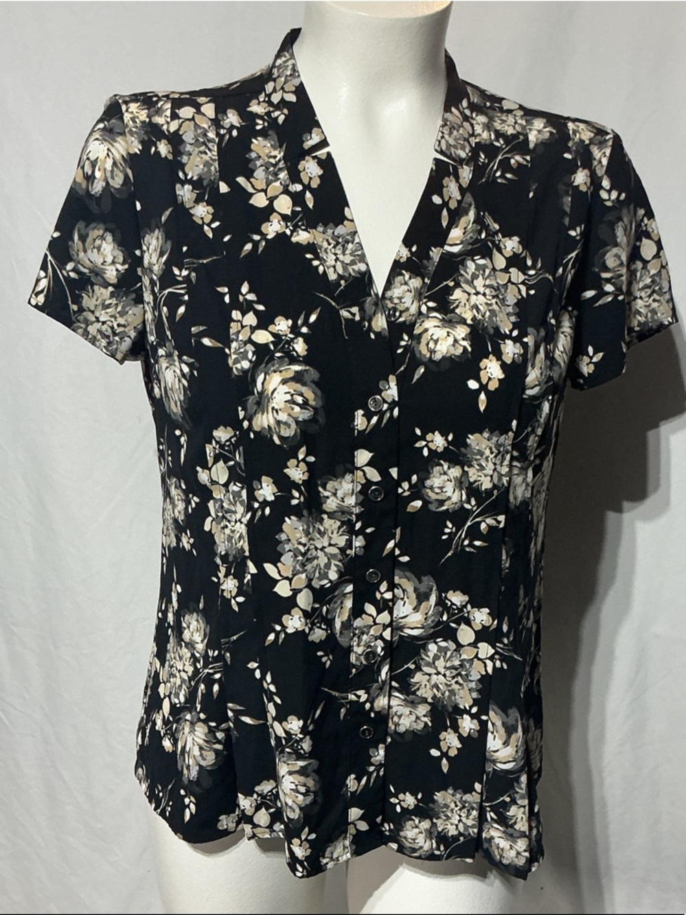 Dana Buchman Black Floral Print Short Sleeve VNeck Blouse Sz XL